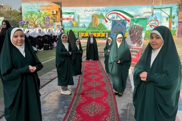 گرامیداشت هفته دفاع مقدس در دبستان طواف و معماریان ناحیه دو شهرری 