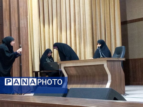 همایش‌مادران‌قهرمان‌پرور‌ در‌ سالن‌‌ باقرالعلوم‌ شهرستان قدس