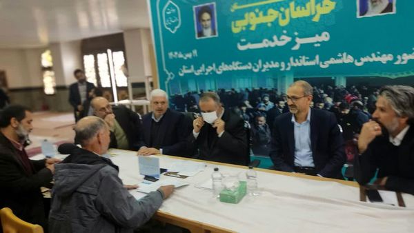 میز خدمت مسئولان در مصلی المهدی بیرجند 