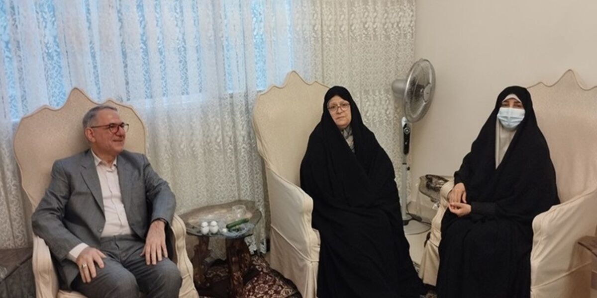 دیدار با خانواده شهدا مایه خرسندی و افتخار است