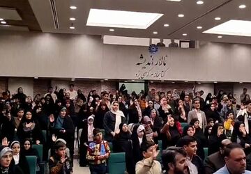 اختتامیه مسابقه کتاب‌خوانی «فرمانده سری» در کتابخانه مرکزی یزد