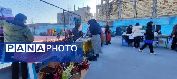 برپایی بازارچه هنرهای دستی در هنرستان ثمین
