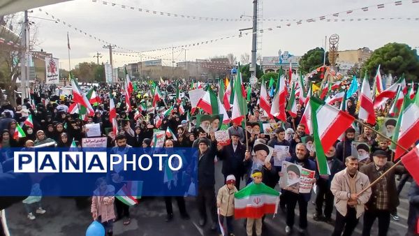 جلوه هایی از راهپیمایی جشن پیروزی انقلاب در شهر قم