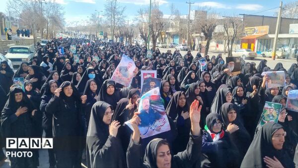 نهاوند فرزندان شهیدش را در آغوش گرفت