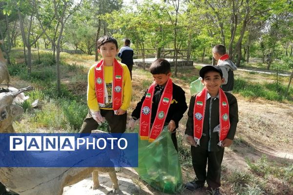 حضور دانش‌آموزان پیشتاز دبستان شهید شوشتری در کوهستان پارک شهرستان فاروج