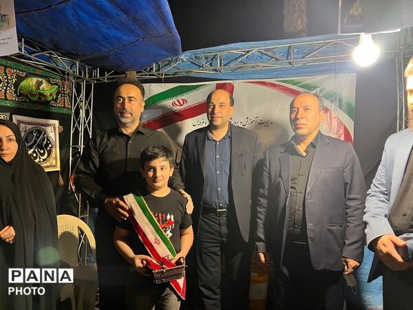 حضور باشکوه دانش اموزان و فرهنگیان در برنامه احلی من العسل