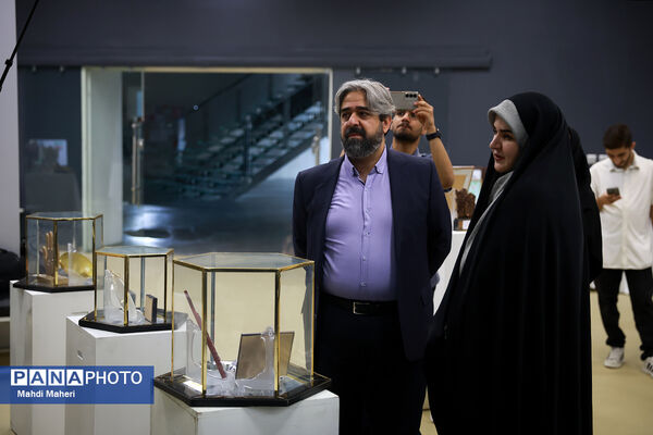 بازدید مدیرعامل خبرگزاری پانا از نمایشگاه «دست‌مریزاد»