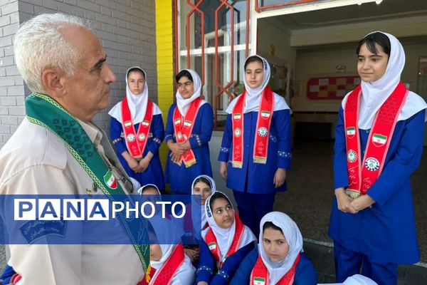 بازدید رئیس سازمان دانش‌آموزی کردستان و ارزیابان کشوری از روند فعالیت پیشتازان