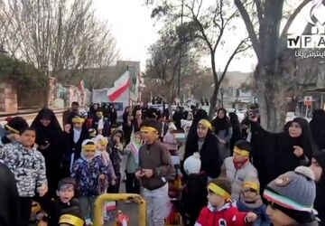 تجمع مردم بیجار در آستانه چهلمین روز شهادت قائد ملت و شهدای میناب