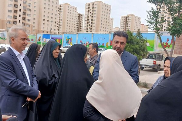 برگزاری مراسم باشکوه دهه کرامت در دبستان شهید بهاری پرند با حضور خادمین حرم رضوی