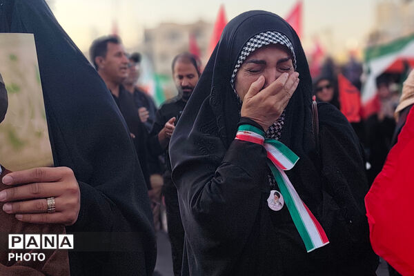 بدرقه حماسی امام شهید در قلب تهران