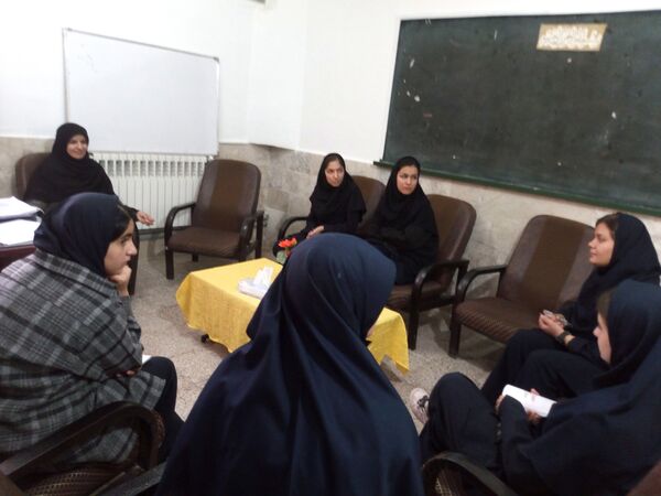 اولین جلسه همیاران مشاور در دبیرستان فاطمیه