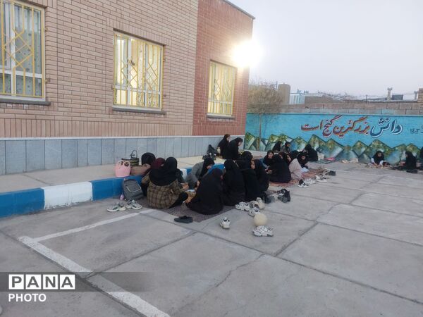 ضیافت افطار در مدرسه «نماز و نیایش» شهرستان باخرز