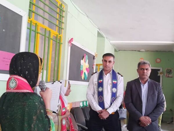 بازدید مدرس کشوری از فعالیت‌های سازمان دانش‌آموزی شهرستان میناب 