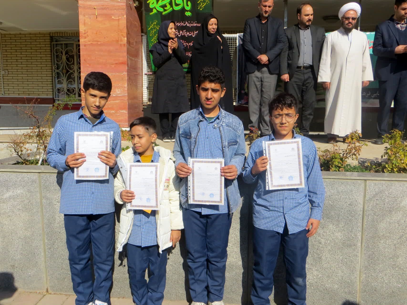 درخشش دانش‌آموزان دبیرستان فرهنگ شهید پرکار مراغه در مسابقه کتابخوانی مهدویت