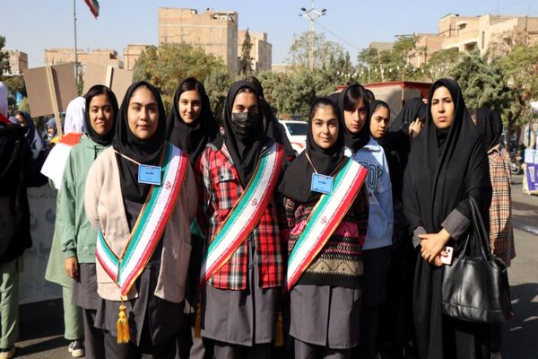 حضور پرشور دانش‌آموزان پاکدشتی در راهپیمایی روز ۱۳ آبان