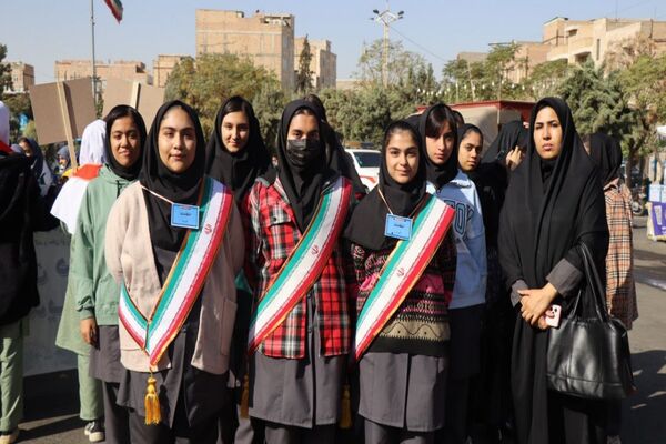 حضور پرشور دانش‌آموزان پاکدشتی در راهپیمایی روز ۱۳ آبان