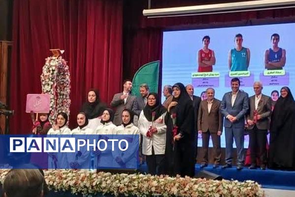 آیین بدرقه کاروان ورزشی دانش‌آموزی مسابقات جهانی صربستان به میزبانی آموزش‌و‌پرورش ناحیه دو شهرری 