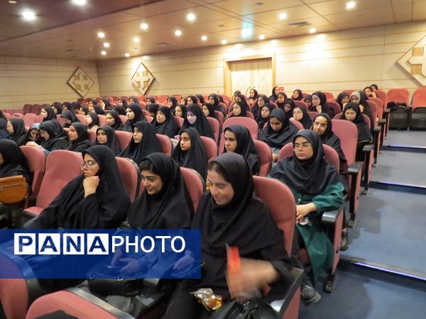 دیدار مشاور وزیر در امور زنان با دانشجویان دانشگاه فرهنگیان 