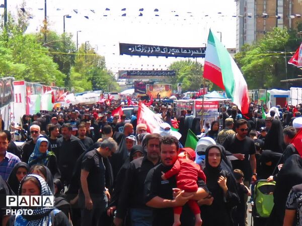 قرار آسمانی در موکب بسیج دانش‌آموزی؛ وقتی دانش‌آموزان شهید مینابی، زائر پیاده‌روی جاماندگان اربعین