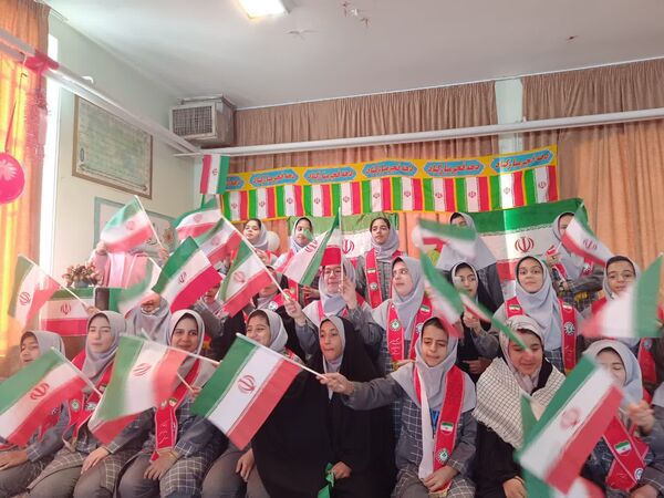 برنامه های فجر انقلاب در آموزشگاه بنیاد۱۵ خرداد ابرکوه