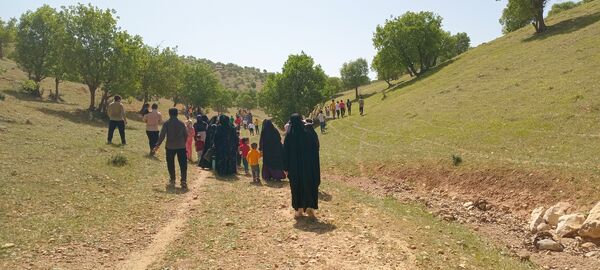 پیاده‌روی اهالی روستای رفن به مناسبت هفته سلامت