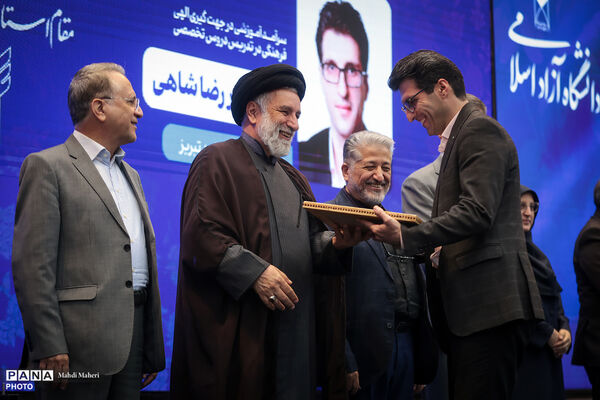 آیین بزرگداشت مقام استاد و سرآمدان آموزشی