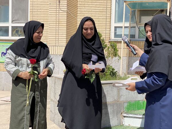 معلمان، مشعل‌داران راه آگاهی در آیینه‌ مهر و خرد