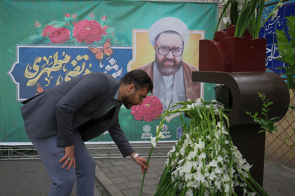 مراسم گلباران محل شهادت استاد شهید مرتضی مطهری 