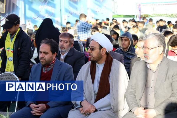 آیین نمادین نواختن «گلبانگ انقلاب اسلامی » در مدرسه احمد فتاحی ناحیه دو یزد