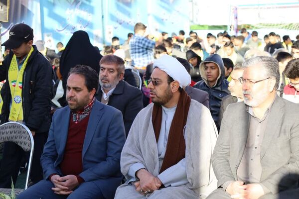 آیین نمادین نواختن «گلبانگ انقلاب اسلامی » در مدرسه احمد فتاحی ناحیه دو یزد