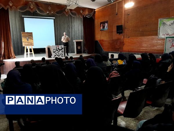 کارگاه آموزش نویسندگی ویژه دانش‌آموزان در شهرستان ورامین