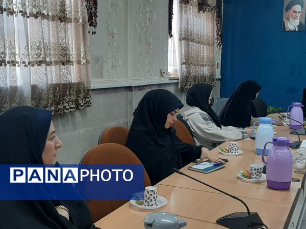 کارگاه تحکیم بنیان خانواده با محوریت مهارت‌های ارتباطی والدین با فرزندان و مهارت‌های ارتباط موثر