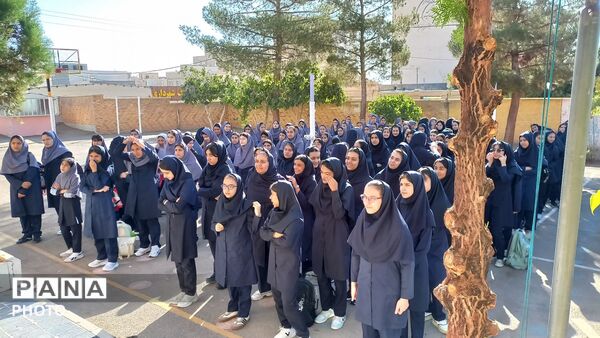 طنین زنگ مهر و مقاومت در دبیرستان دخترانه شهید حسن انصاری 
