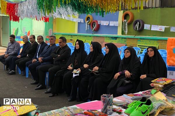 حضور مسئولان ناحیه دو شهرری در مراسم جشن عاطفه‌های دبستان پانزده خرداد 