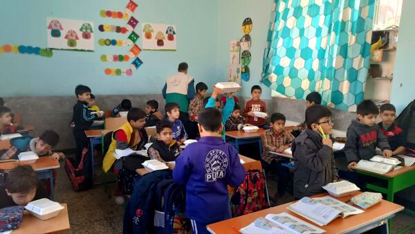 دانش‌آموزان دبستان شهید نعمت‌اللهی مهمان سفره رضوی شدند