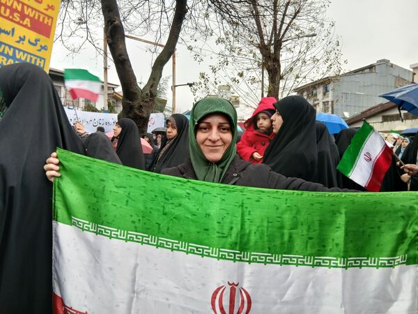 باران عشق وارادت به انقلاب همراه با باران‌ها ی نقره‌ای رشت