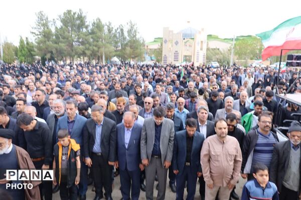 مراسم تشییع پیکر مطهر شهیده دانش آموز تیارا صادقی در یزد