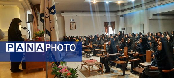 اولین جلسه انتخابات اعضای انجمن اولیا و مربیان در دبیرستان نمونه دولتی مهشید مصلی نژاد