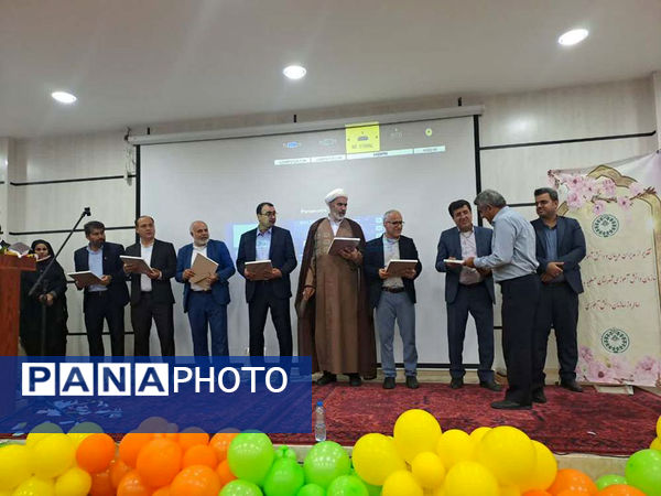  تجلیل از مدیران، مربیان و دانش‌آموزان پیشتاز شهرستان عسلویه