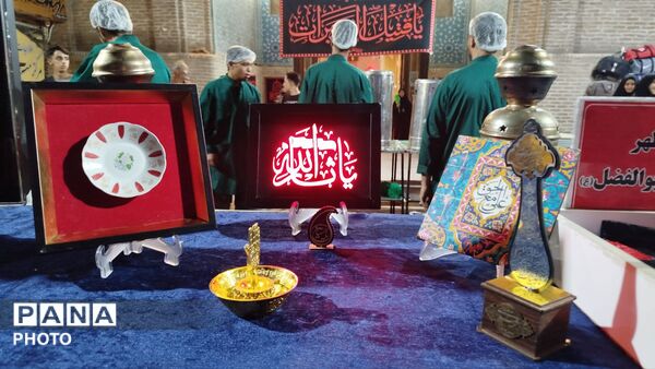 ‌گذری بر چایخانه فاطمه الزهرا در ششمین شب از مراسم عزاداری امام حسین در حسینیه امام خمینی 