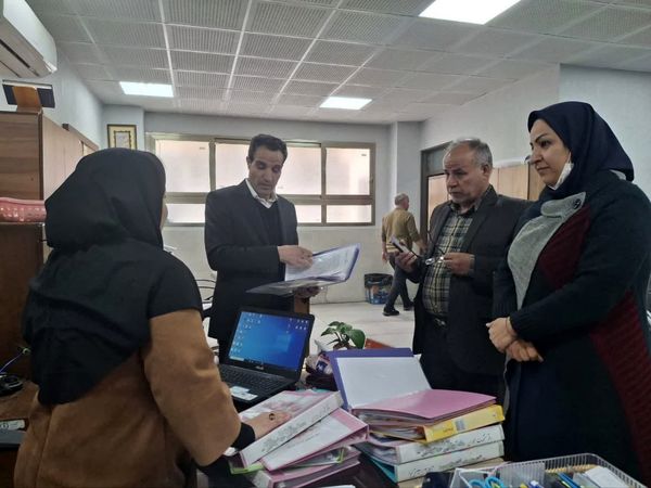 بازدید رئیس آموزش‌ و پرورش ناحیه ۲ از دبیرستان رحمت آیین یک