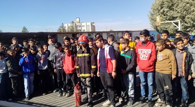 زنگ ایمنی در مدرسه شهید باهنر لردگان به صدا درآمد