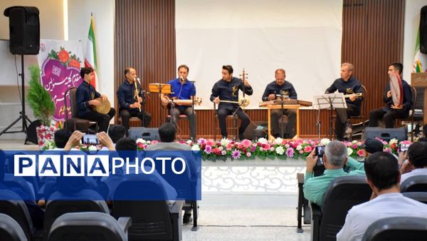 تجلیل از کارمندان بیمارستان شهدا لردگان در هفته‌ دولت