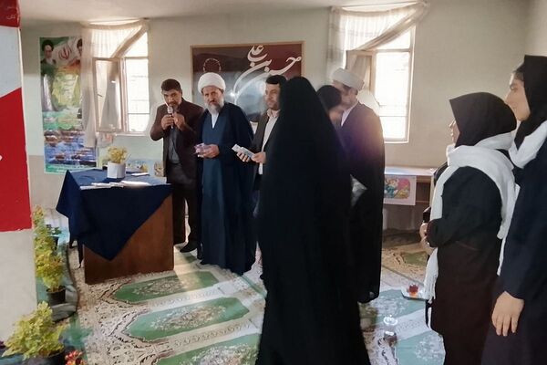 اجرای سومین نشست قرآنی در مدارس با حضور امام جمعه قرچک در دبیرستان شهدای محراب