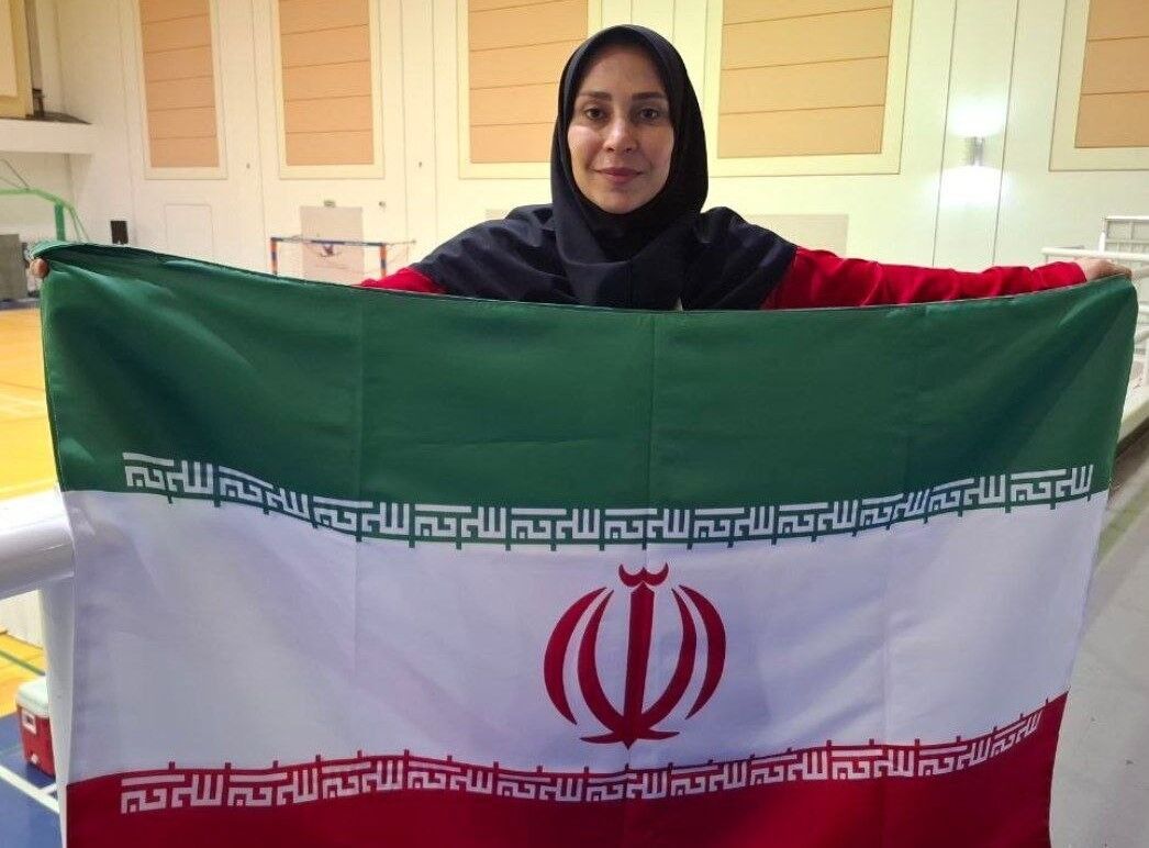 تقدیم مدال طلای گلبال دختران ایران به شهدای جنگ تحمیلی ۱۲ روزه