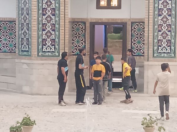 بازدید پسران دومیدانی کاران استان خراسان رضوی از آرامگاه عطار و خیام