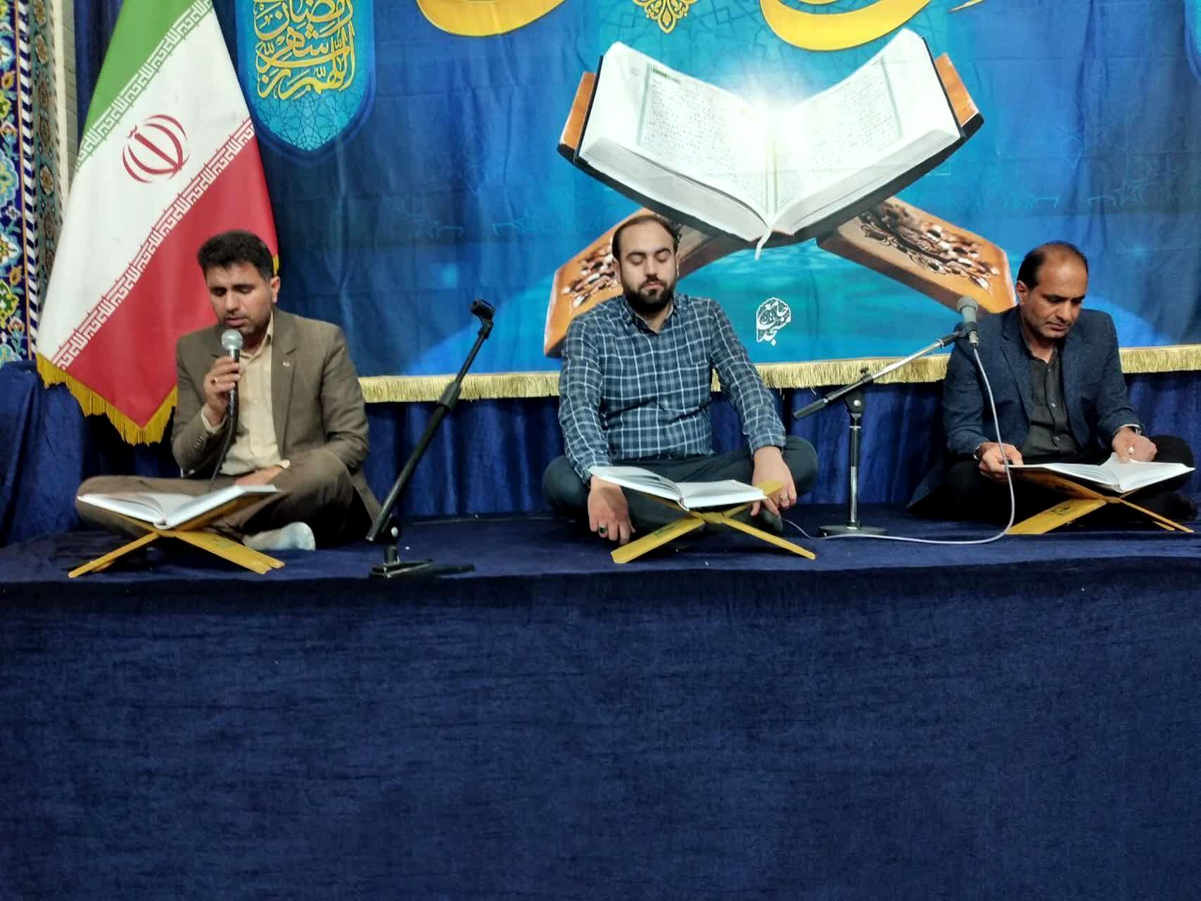 محفل جزء‌خوانی قرآن‌کریم در مسجد جامع ماهان
