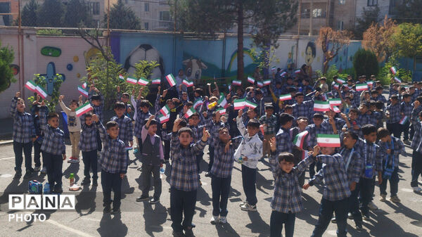 پرچم رضوی مهمان مدرسه شهیده سمیرا اسدزاده