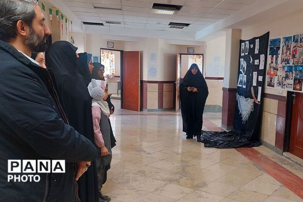 بازدید رئیس اتحادیه انجمن‌های اسلامی دانش‌آموزی استان تهران از نمایشگاه‌های «مدرسه انقلاب» در فیروزکوه